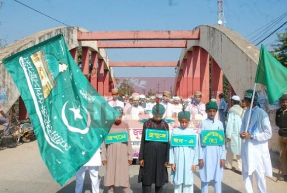 Muslim men celebrates Milad-un-Nabi omitting women from their rally 